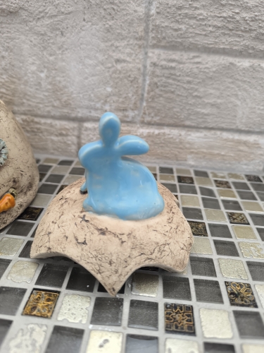 Preview: Leckerchen-Dose "Häschenhügel" aus Keramik (Einzelstück)