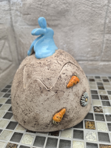 Preview: Leckerchen-Dose "Häschenhügel" aus Keramik (Einzelstück)