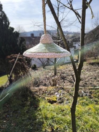 Preview: Meisenknödelhalter, Design Strickmütze grün inkl. Sisal Futternetz - Einzelstück