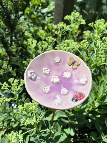 Preview: Steck-Insektentränke Flieder, Blümchen, Marienkäfer - B-Ware