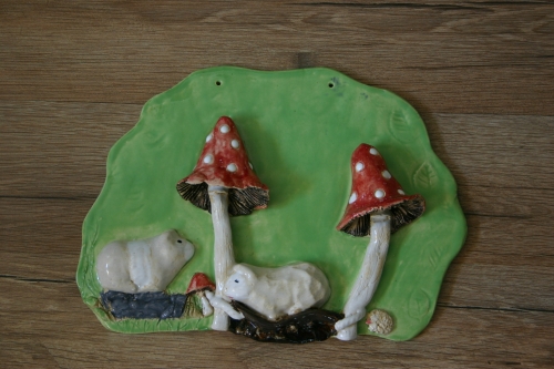 Keramikschild - Meerschweinchen im Pilzwald "Unikat"