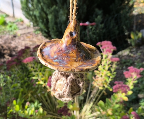 Preview: Meisenknödelhalter, Meisenknödeldach mit Sisalnetz, frostfest