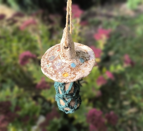 Preview: Meisenknödelhalter, Meisenknödeldach mit Sisalnetz, frostfest