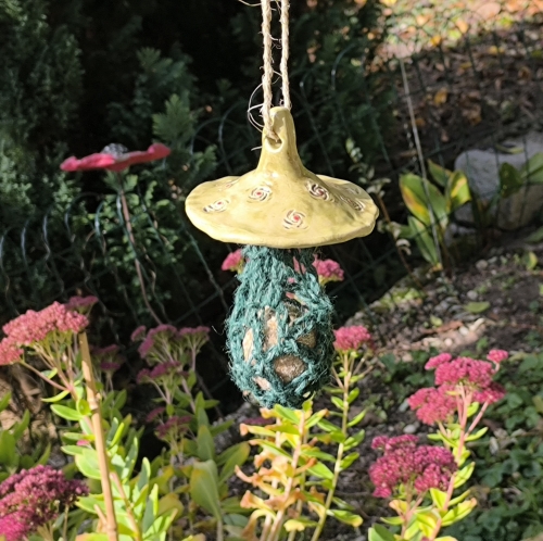 Preview: Meisenknödelhalter, Meisenknödeldach mit Sisalnetz, frostfest