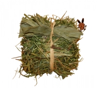 Heuspass mit Gemüse und Maisblatt